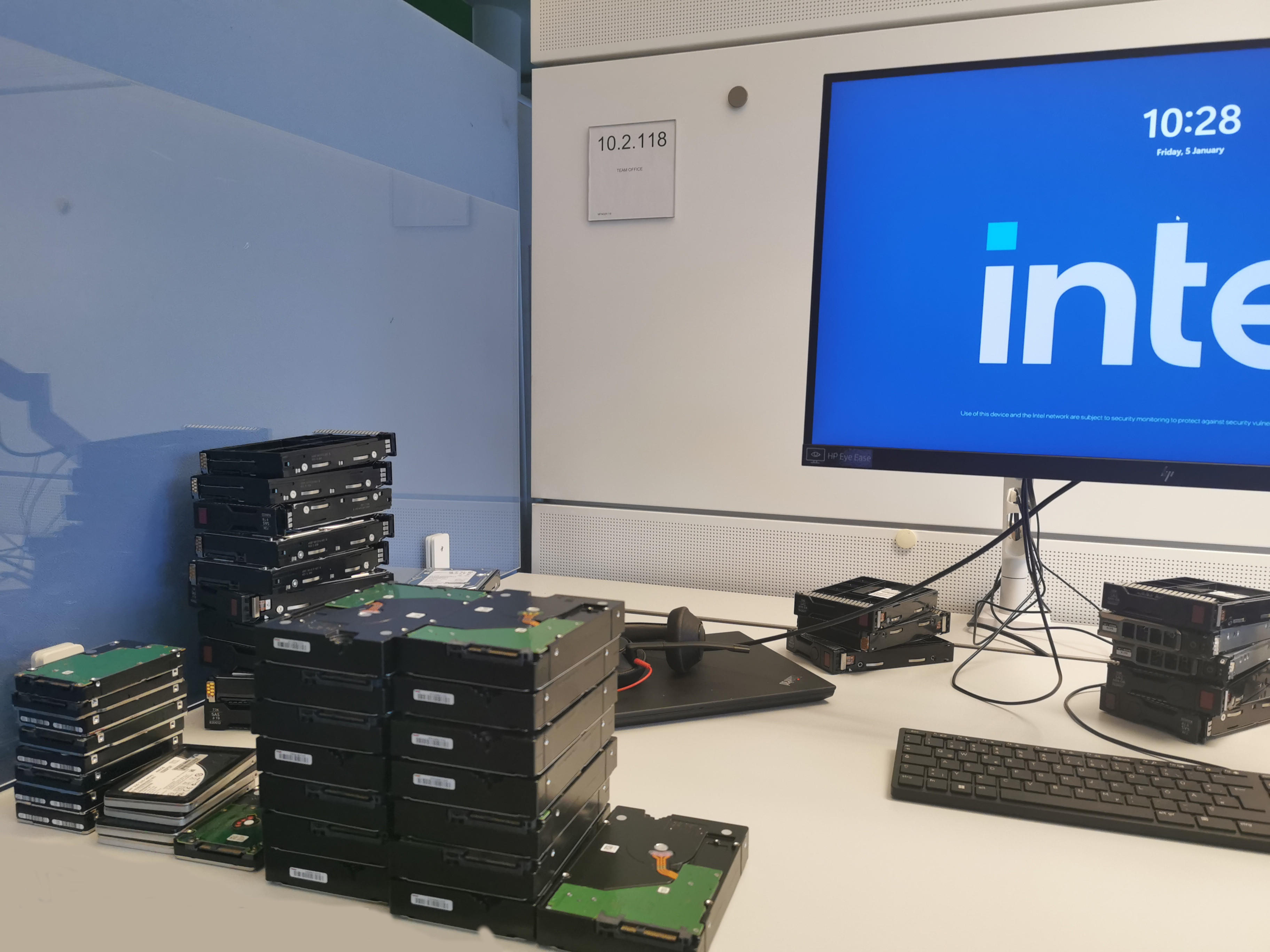 Equipment Demontage Festplatten